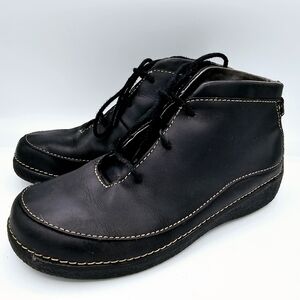 Duluth Trading Co. Black Andina Leather Ankle Boots